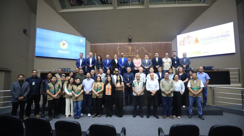 “Temos 330 mil amazonenses que vivem da atividade rural. E, para nós do AGRO, os fertilizantes são fundamentais”, Muni Lourenço durante Audiência na ALEAM