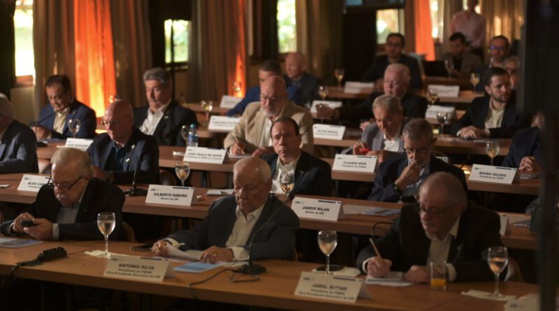 Antonio Silva (FIEAM) participa de reunião da diretoria da CNI em Bonito (MS)