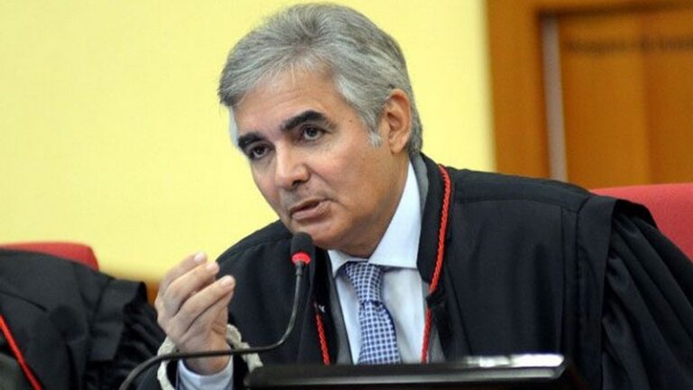 Atitude de hoje do Flávio Pascarelli renovou a minha esperança, que já estava quase perdida, por um Brasil melhor e mais justo.