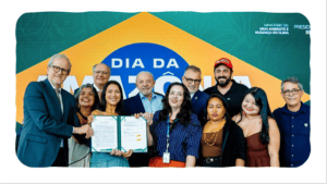 Lula engessa o Amazonas tendo ao lado o representante da Ong FAS